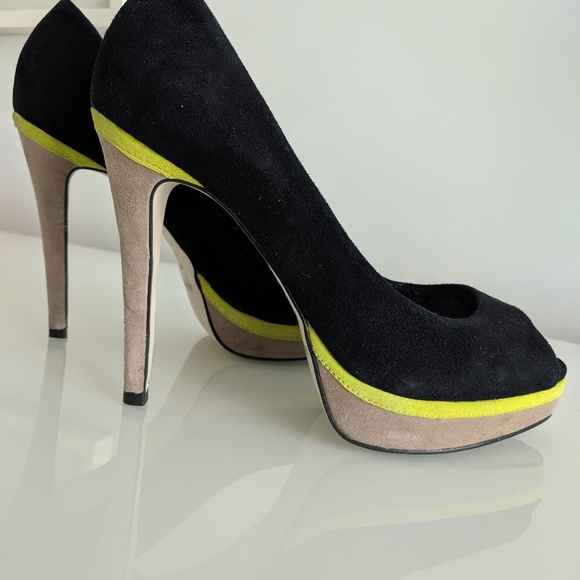 Shoes - Picture 3 of 4